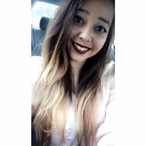 Meet your Posher, Larissa